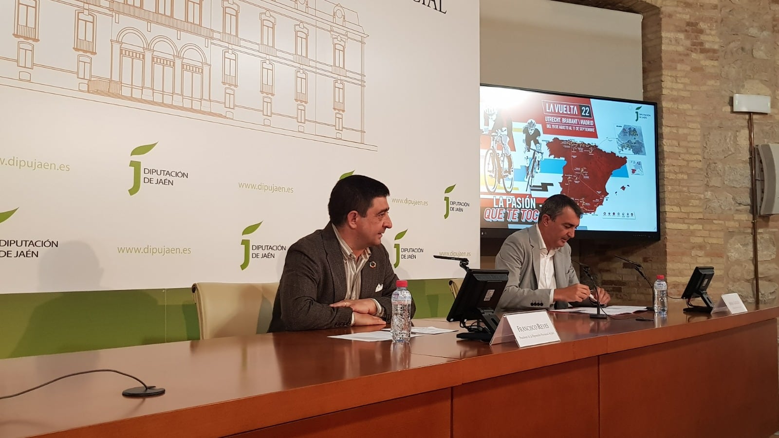 El presidente de la Diputación Provincial de Jaén, en la presentación del paso de La Vuelta por Jaén