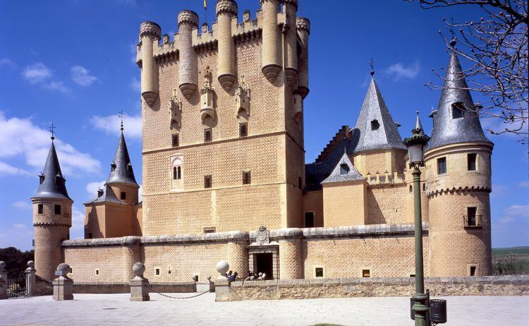 Fallece una mujer mientras visitaba la torre del Alcázar