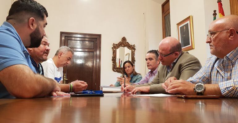 Reunión entre comerciantes del Mercado San Francisco y concejales del Ayuntamiento. 