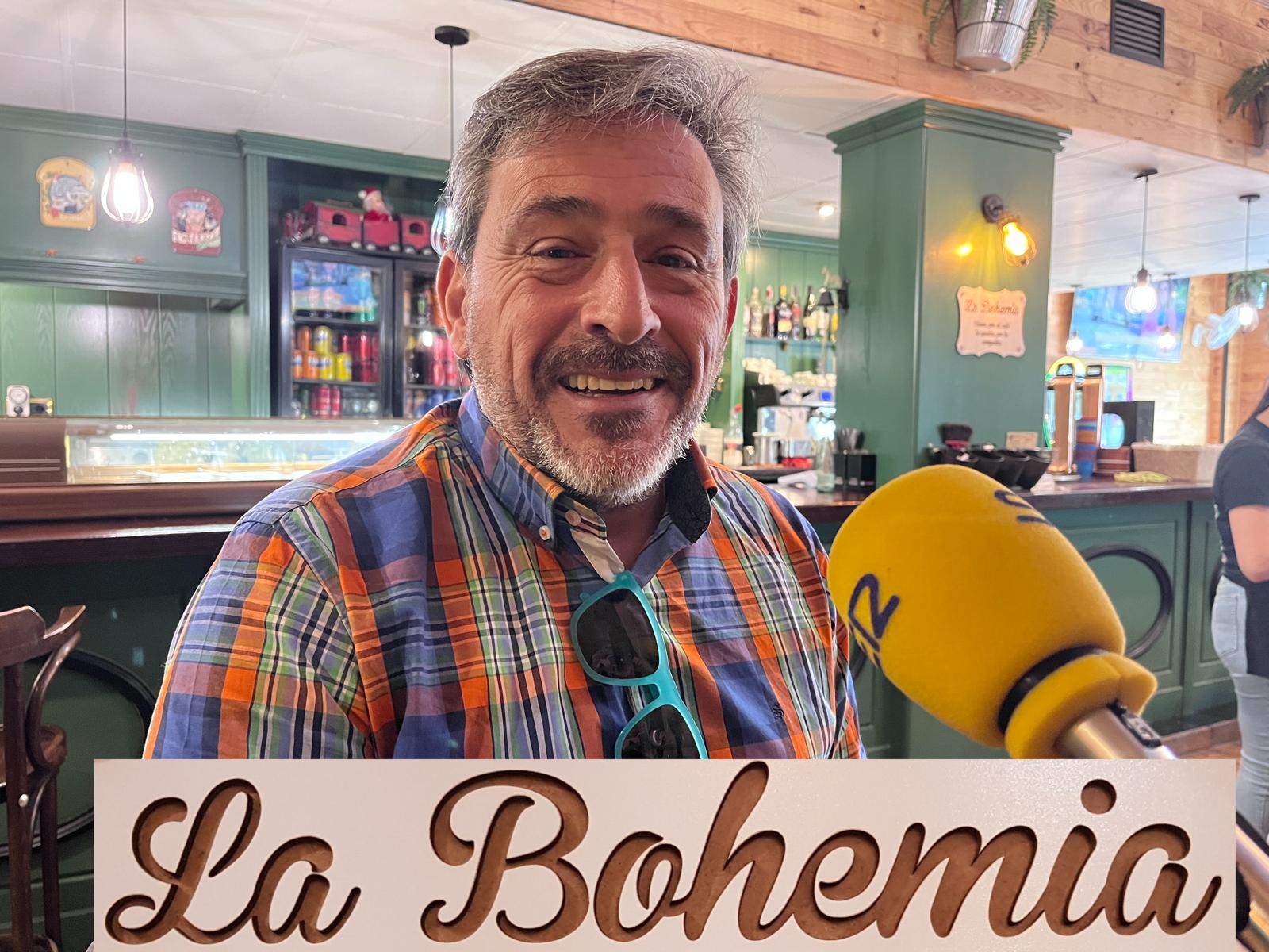 Santi Abad, aficionado del Alcoyano en La Bohemia