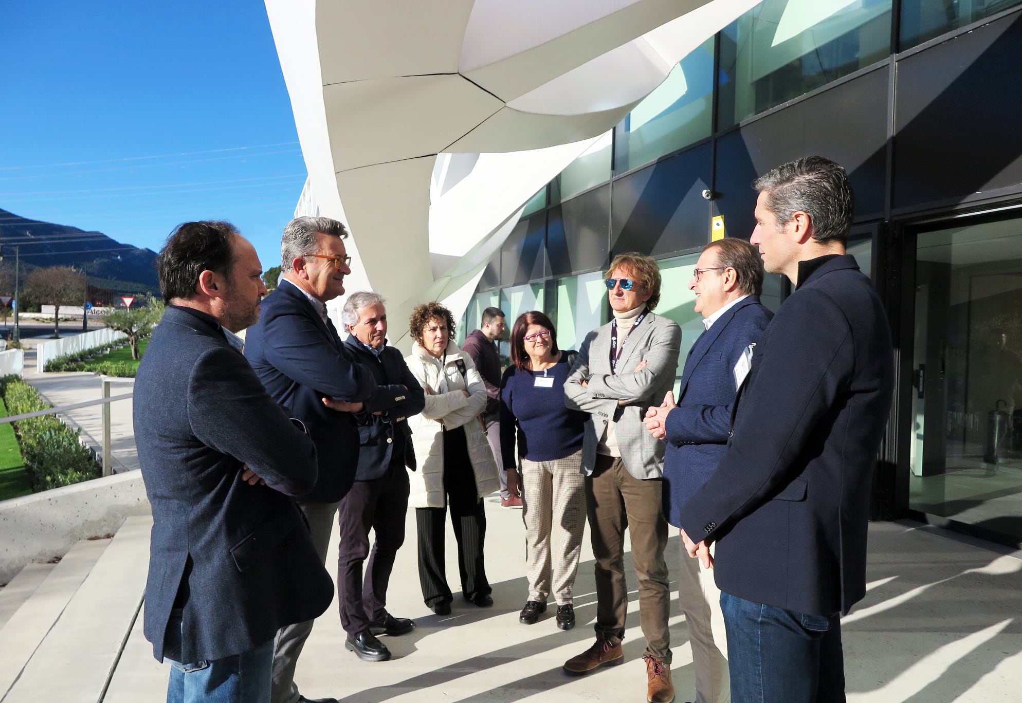 Vicente Martínez Mus en su visita a Aitex, junto a representantes de sectores económicos de Alcoy