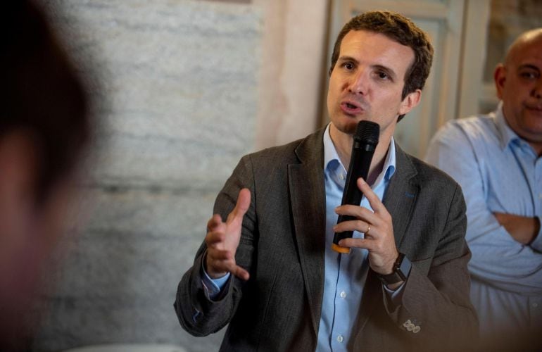 El candidato a presidir el PP Pablo Casado durante un encuentro con afiliados celebrado en Toledo.