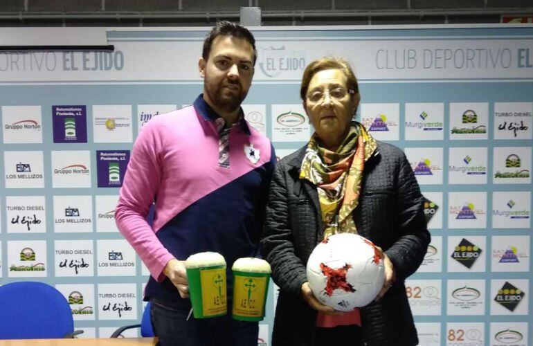 Javi Fernández en la presentación del partido solidario.