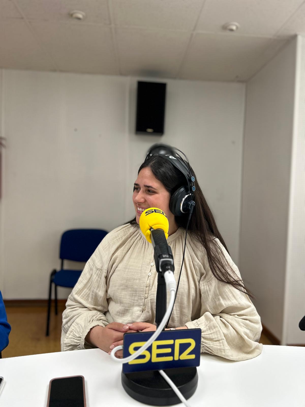 La Fallera Mayor de Xàtiva 2025 en los estudios de Radio Xàtiva Cadena SER. Fuente: Radio Xàtiva Cadena SER