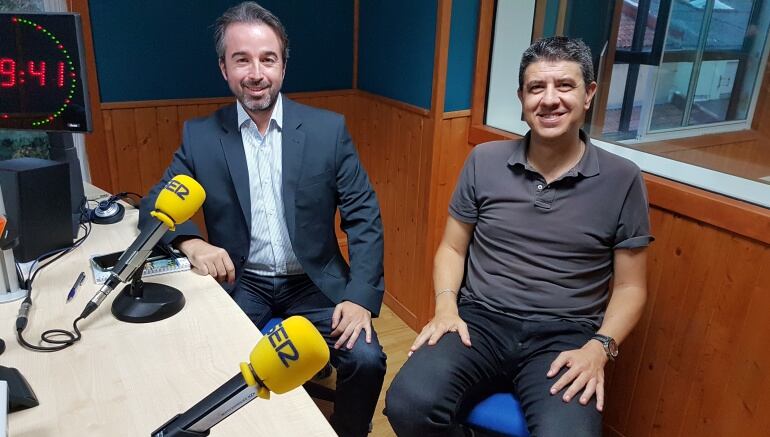 Juan Luis Vidal y Paco Sierra en el estudio de la Ventana de Cantabria 