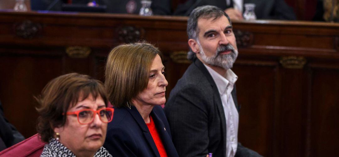 Bassa (izq), Forcadell (centro) y Cuixart (derecha) en el juicio