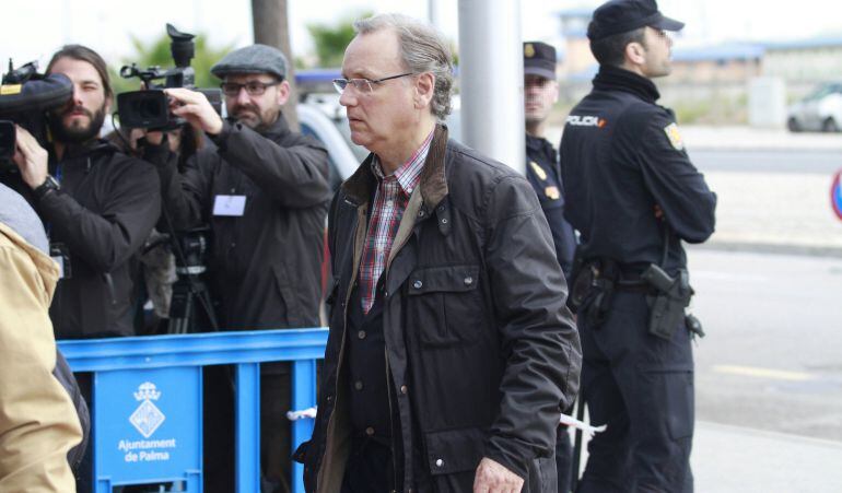 El excontable de Nóos Marco Antonio Tejeiro, a su llegada esta mañana a la Escuela Balear de la Administración Pública (EBAP)..