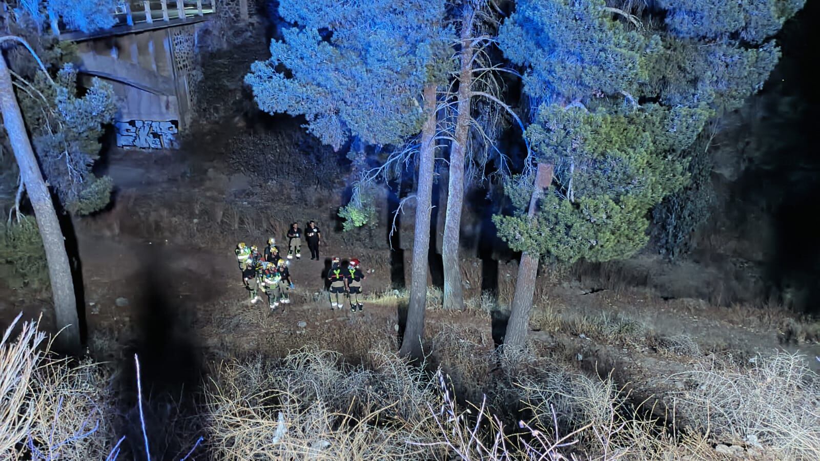 Un momento del rescate por parte de los bomberos de Málaga