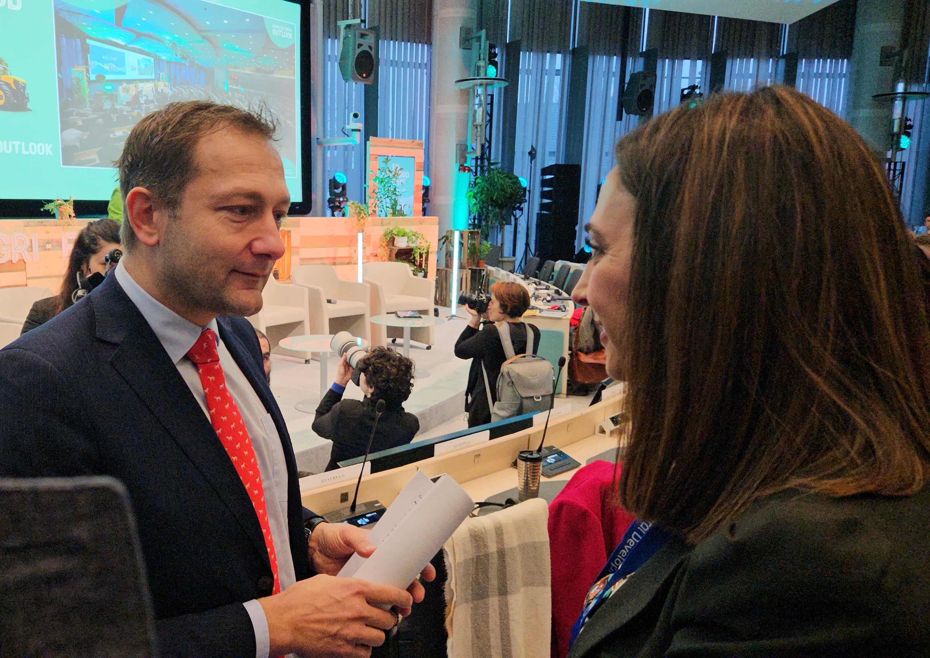 La consejera Sara Rubira durante su encuentro con Christophe Hansen, comisario de Agricultura y Alimentación de la Unión Europea