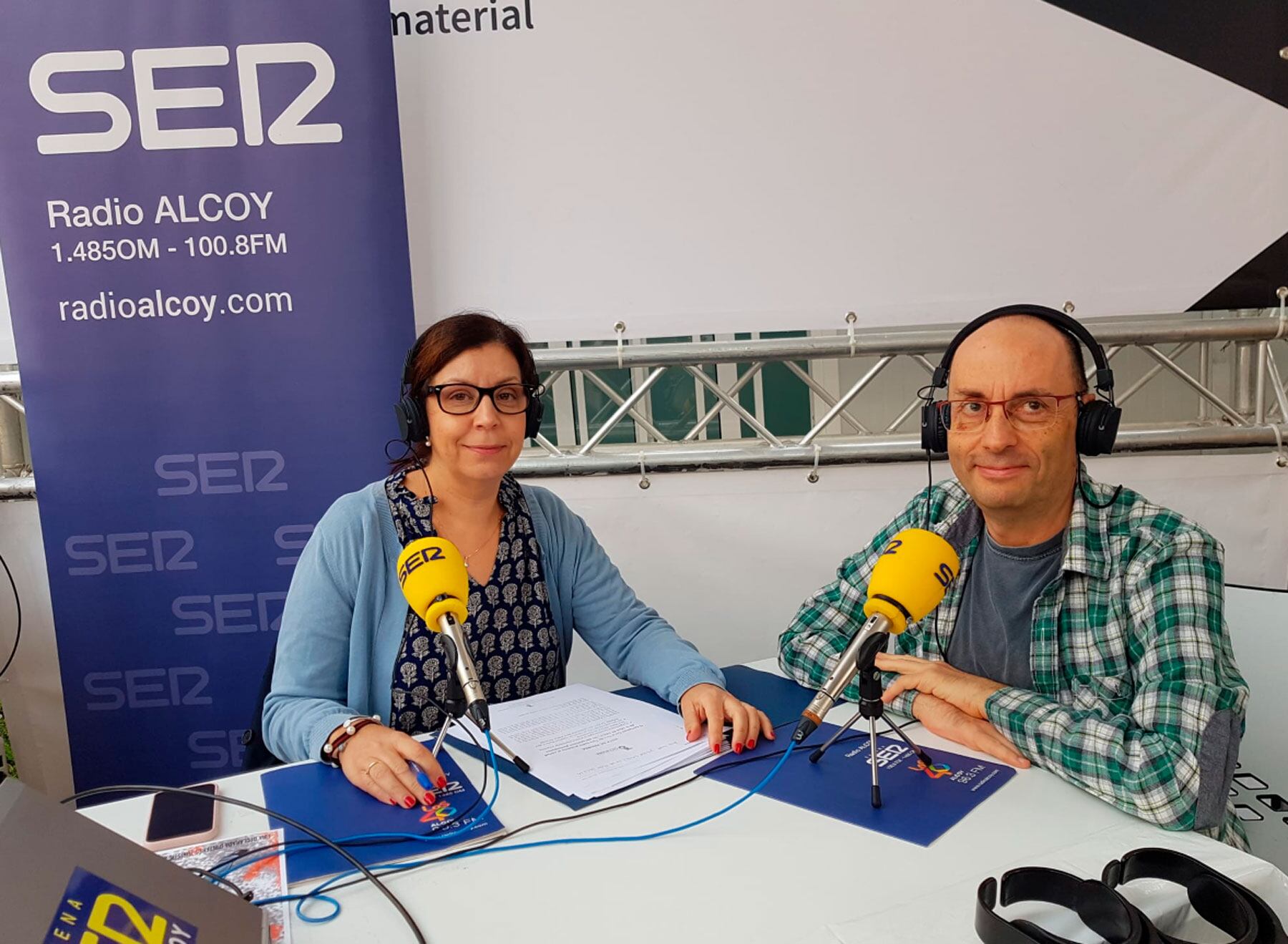 Luis Vercet, presidente del Certamen Coral Fira de Tots Sants junto a Lucía Gadea