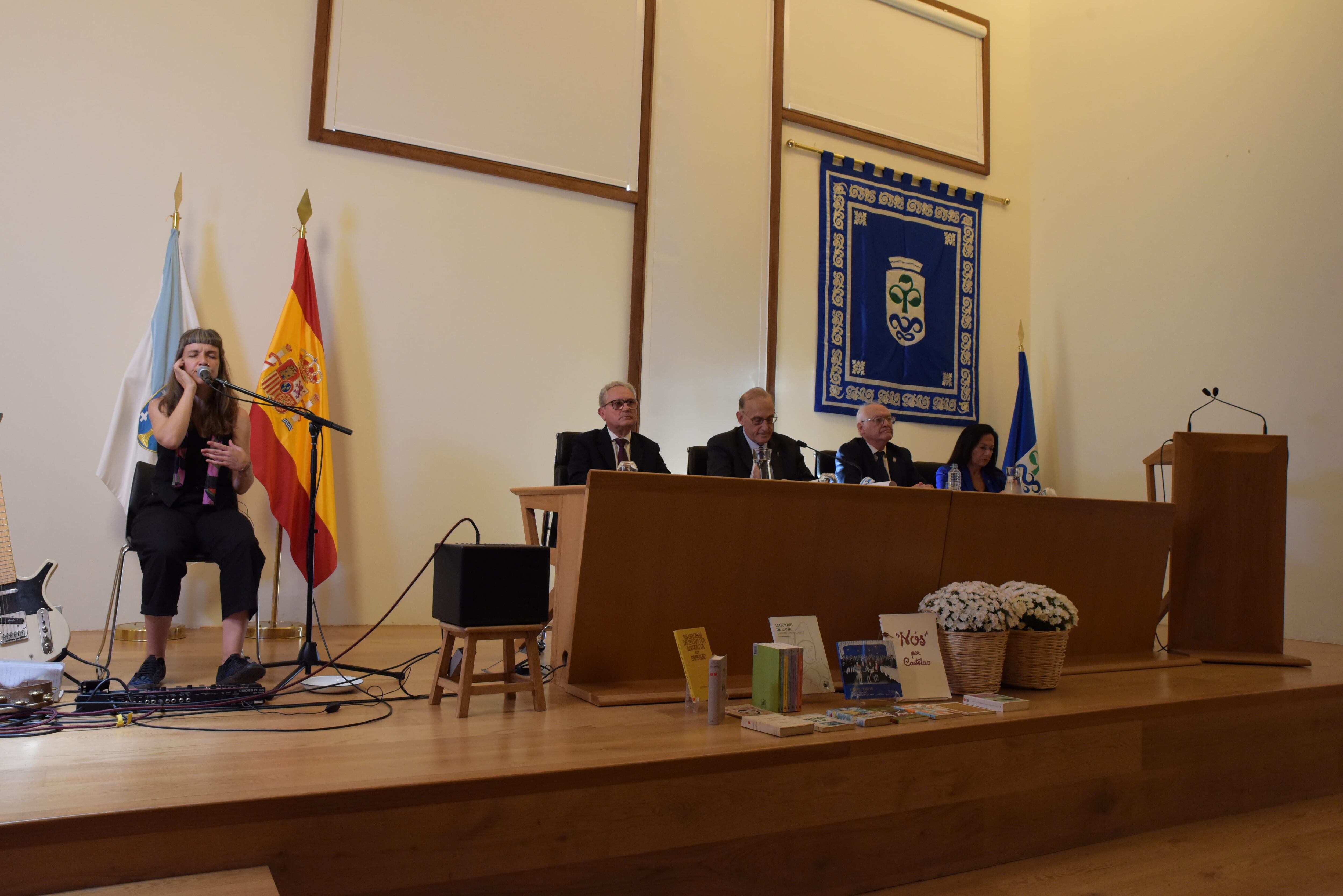 Acto de entrega de la Medalla de Oro de la UVigo a la Editorial Galaxia