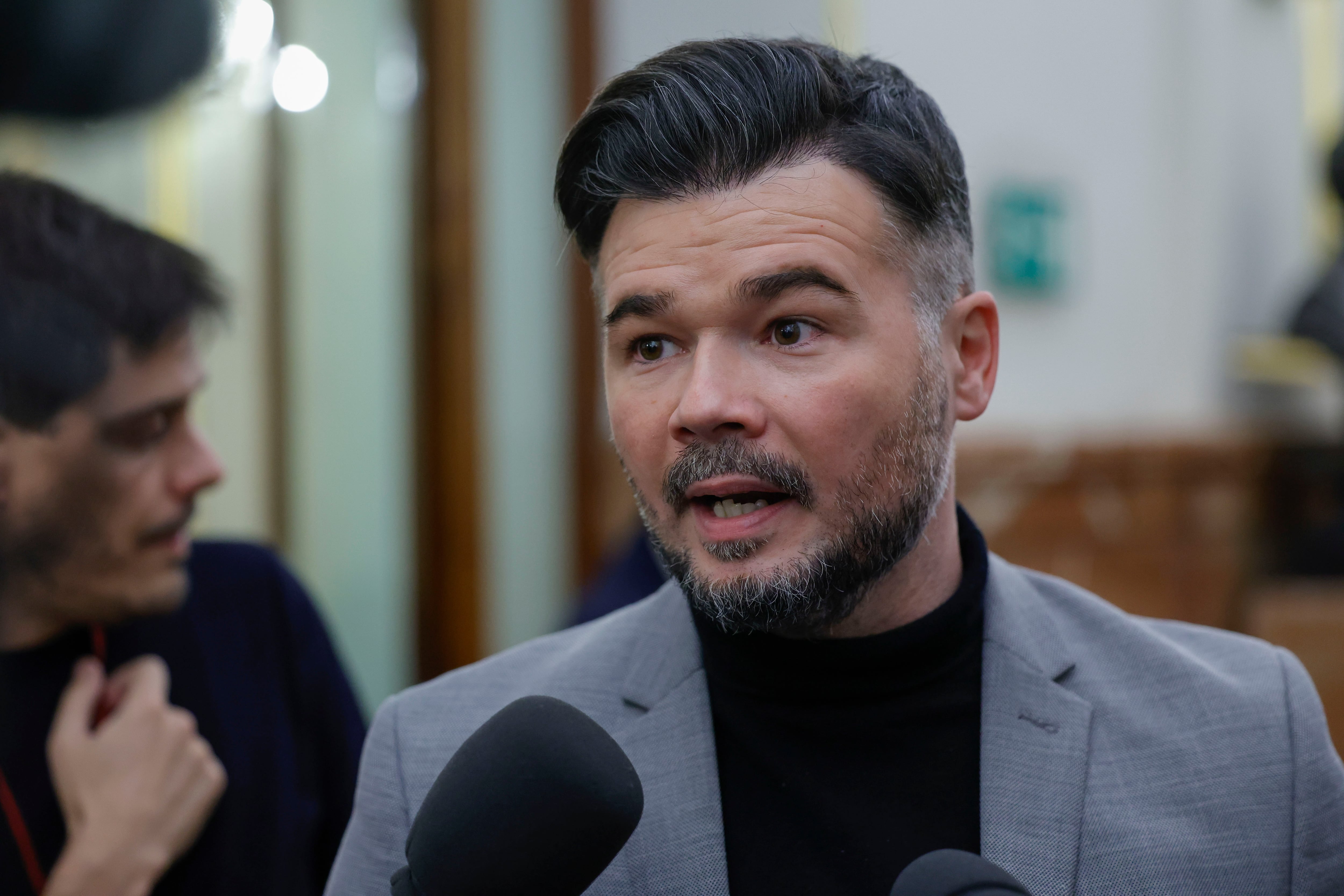 El portavoz parlamentario de ERC Gabriel Rufián asiste a la sesión plenaria del Congreso de los Diputados celebrada este martes en Madrid.