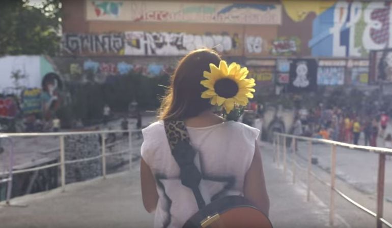 Imagen del videoclip de &#039;Girasoles&#039; de Rozalén.