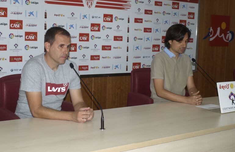 Esteban Navarro e Ibán Andrés en rueda de prensa.