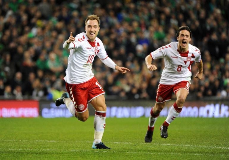 Eriksen celebra un gol en un partido de clasificación