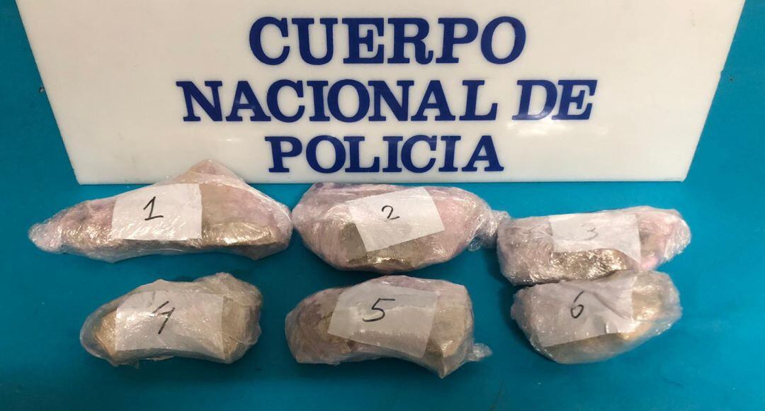 Bolsas de heroína incautadas por la Policía Nacional en Linares.