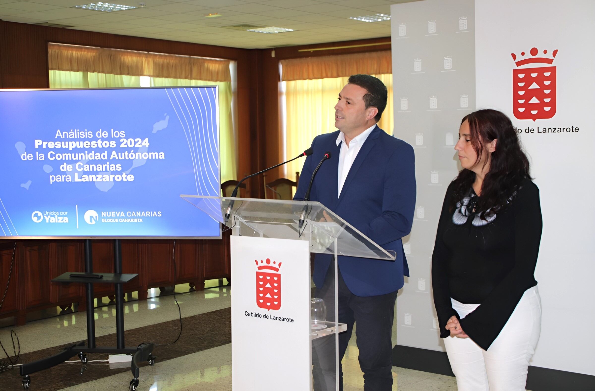 Los consejeros de NC en el Cabildo de Lanzarote, Óscar Noda y Daisy Villalba.