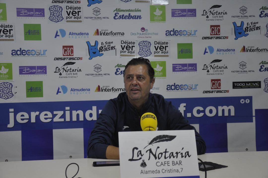 Paco Cala en la rueda de prensa tras el partido ante el Villamartín