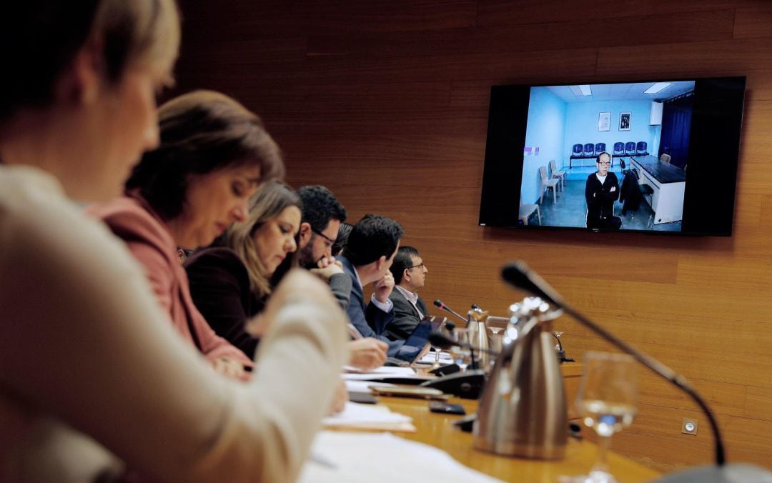 El exresponsable de Orange Market Álvaro Pérez, el Bigotes, durante su declaración por videoconferencia desde la cárcel en la comisión de investigación de Les Corst Valencianes