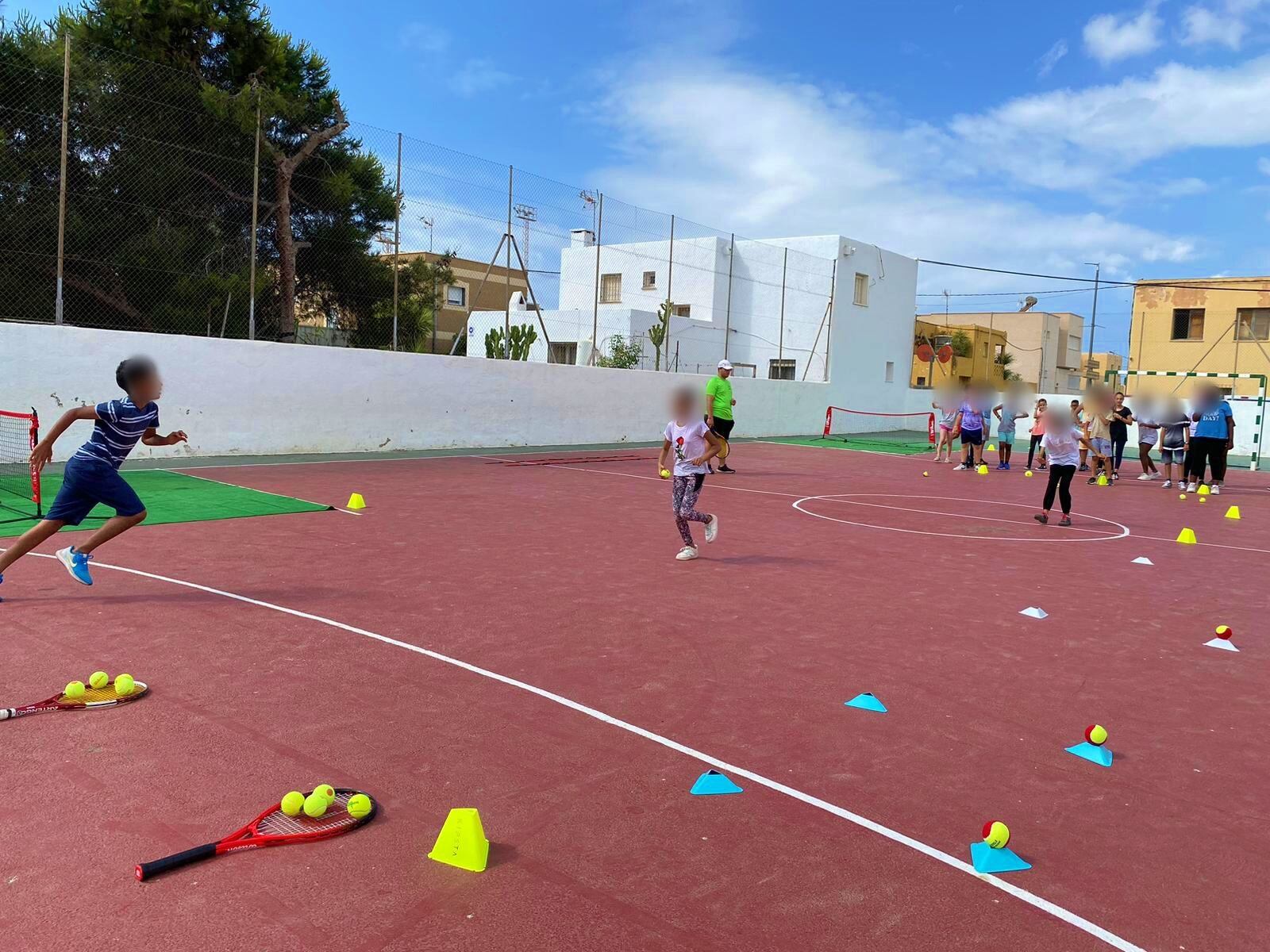 Los profesores del tenis almeriense reciben la mejor formación.