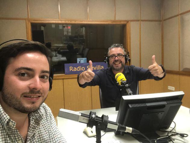 Paco García y José Manuel Peña en el estudio central de radio Sevilla