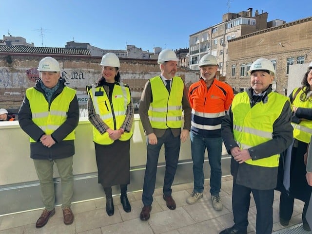 Visita institucional a las viviendas del cuartel de La Merced, en Huesca