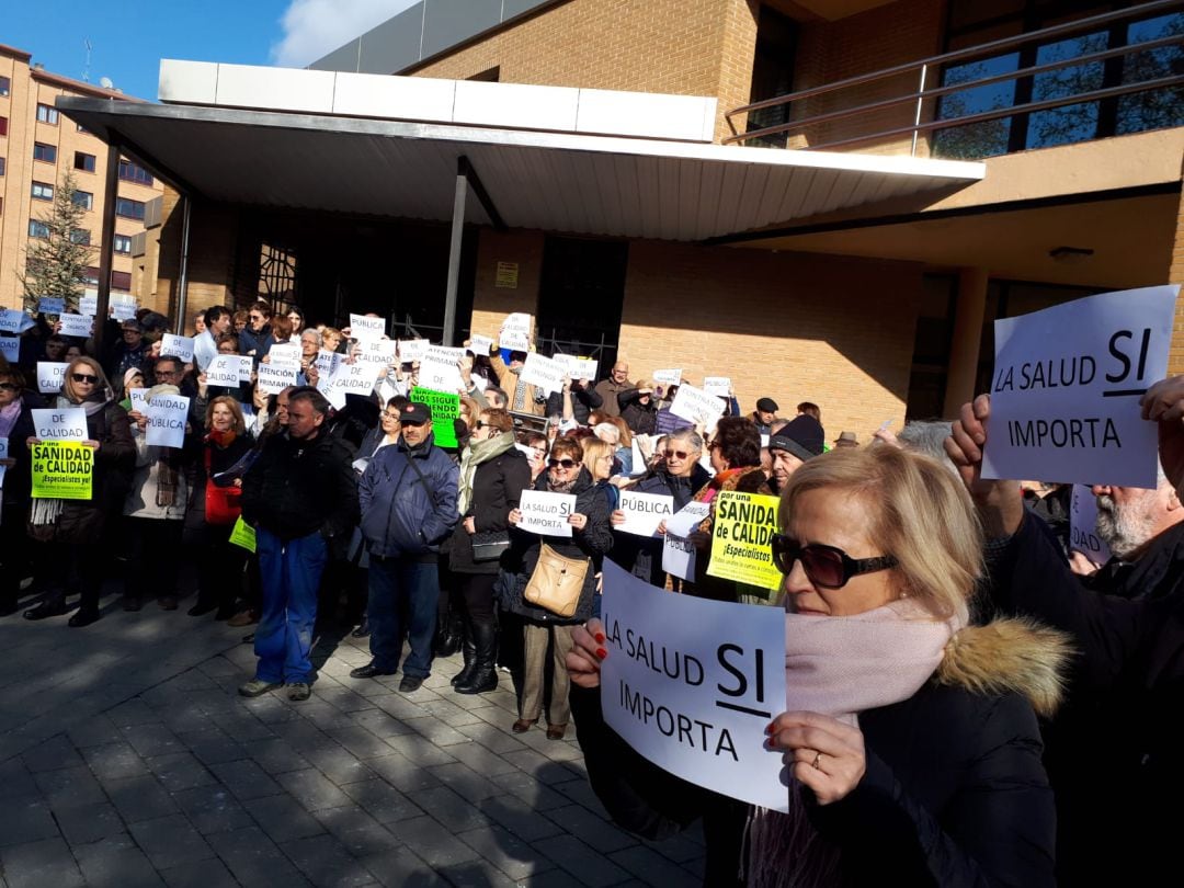 Concentración en el centro de salud Sur de Aranda