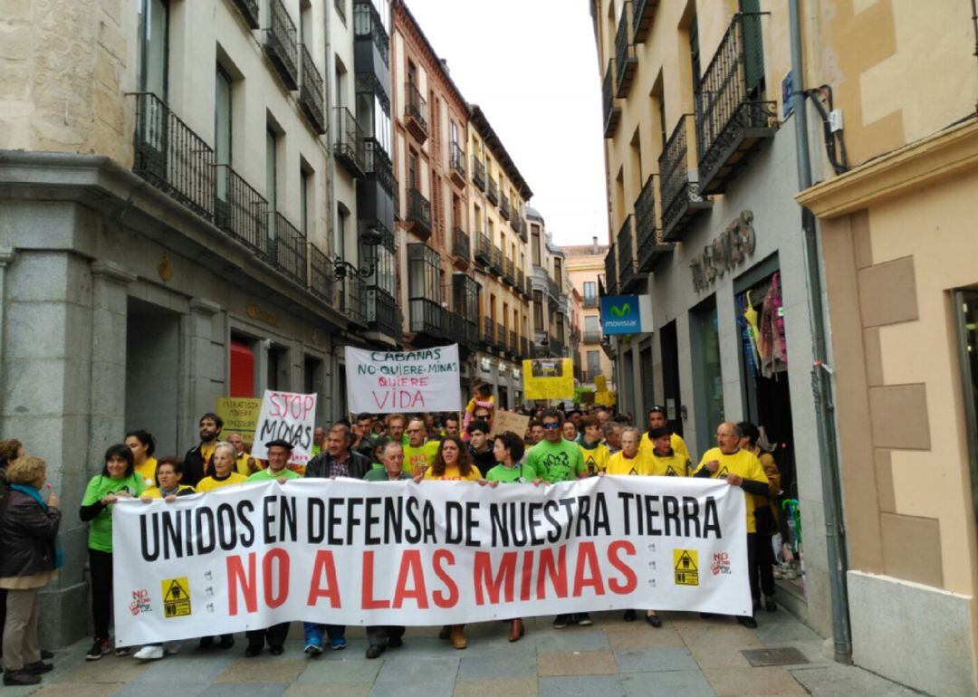 Protesta de las plataformas &#039;No a la Mina&#039; en Ávila