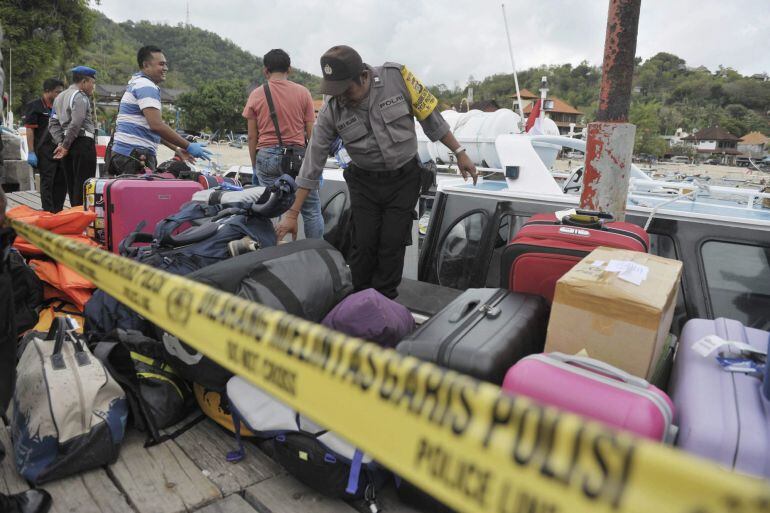 La policía de Indonesia investiga el barco turístico que explotó en el puerto de Padang Bai, al este de Bali