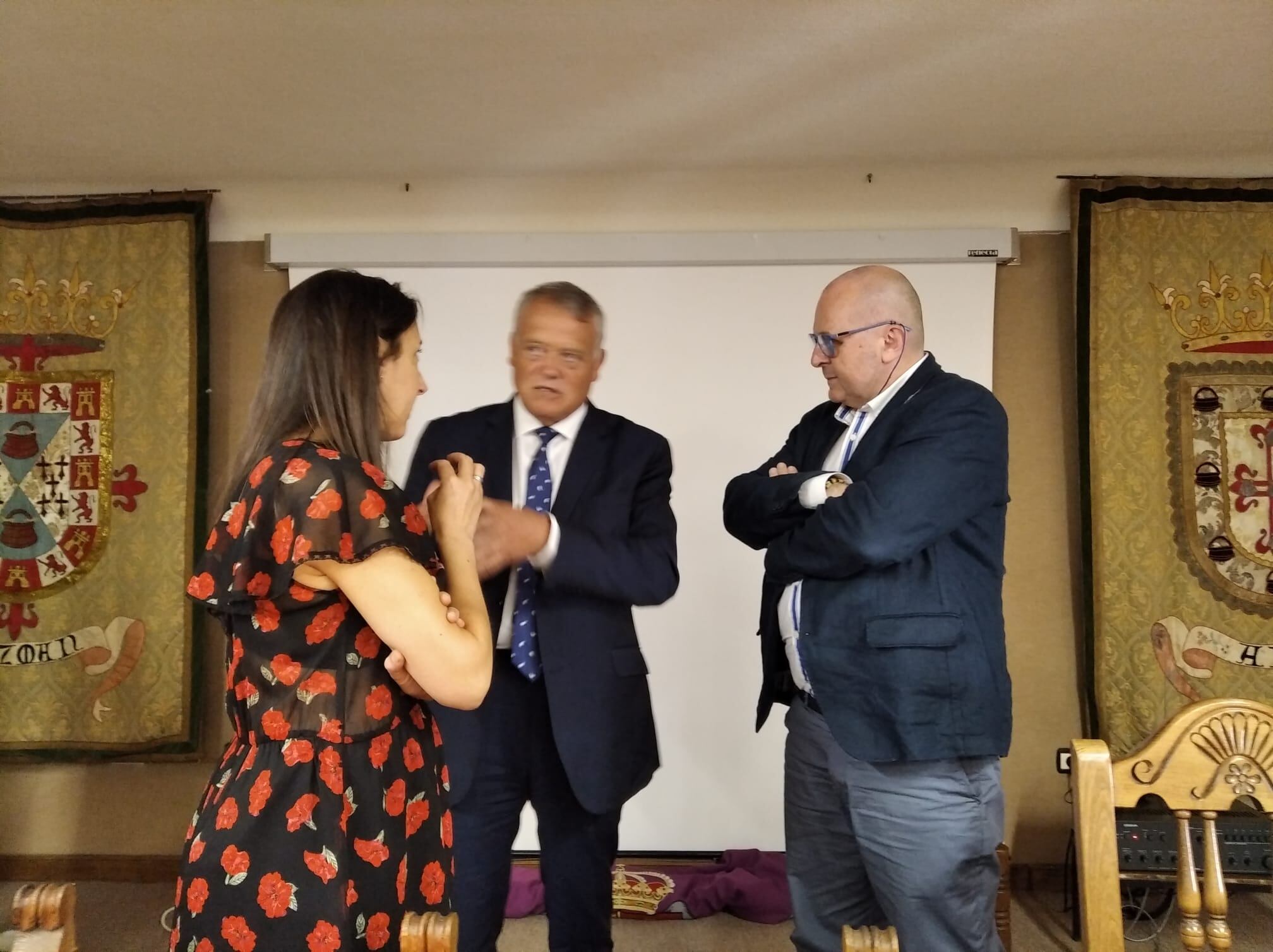 Lidia Arribas, Lorenzo Rodríguez y Fernando Nebreda, al término de la asamblea