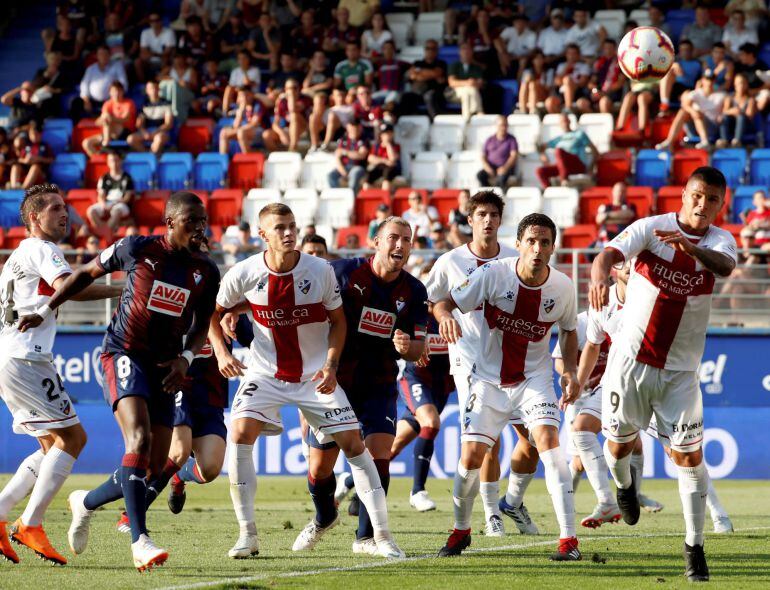 Imagen del partido entre el Eibar y el Huesca en Ipurua
