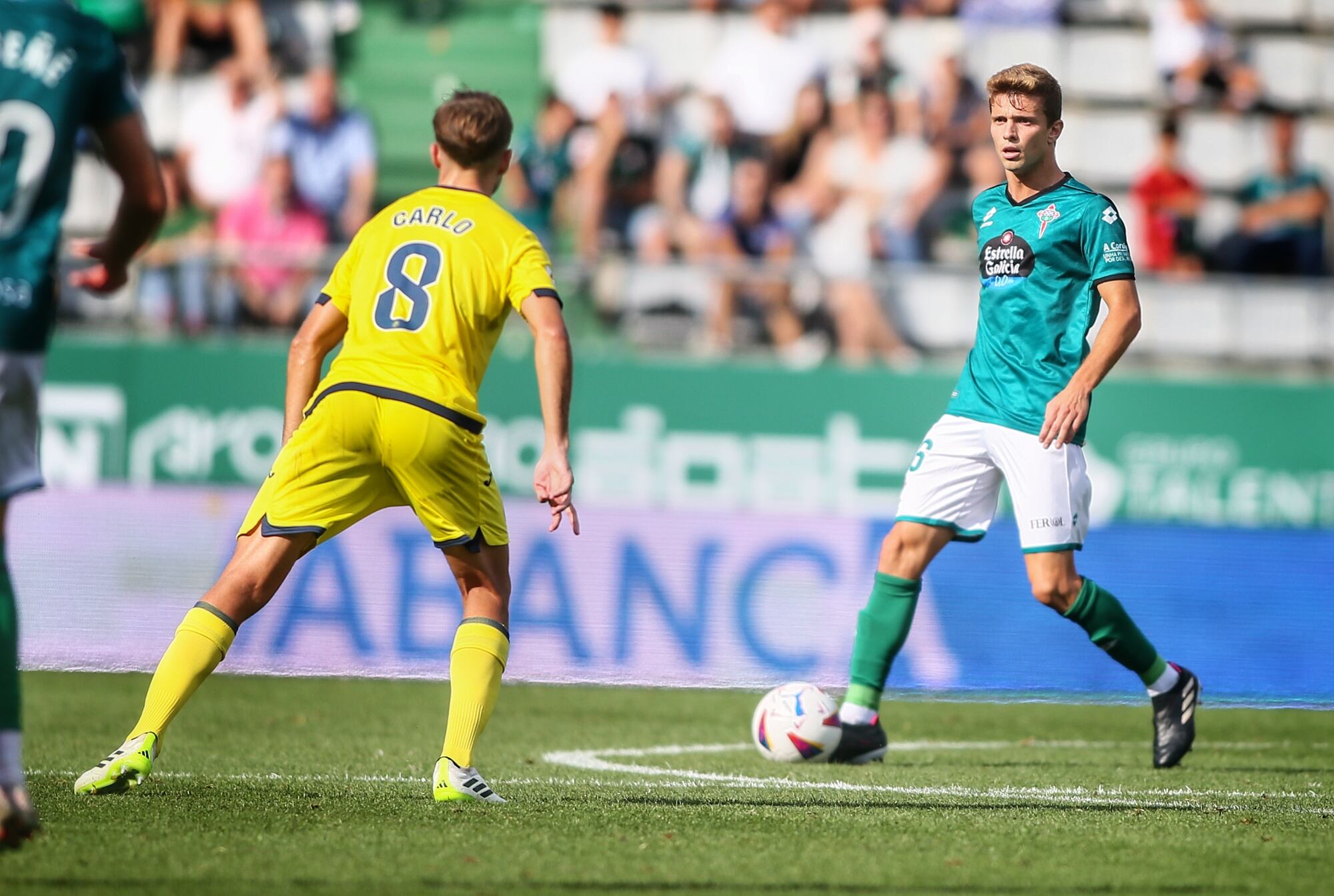 Fran Manzanara, en una jugada del Racing-Villarreal B en A Malata (foto: Mero Barral / Cadena SER)