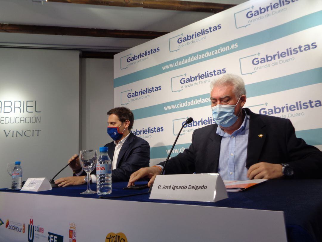 José Ignacio Delgado, con Albert Rivera este verano en el curso Prensa y Poder