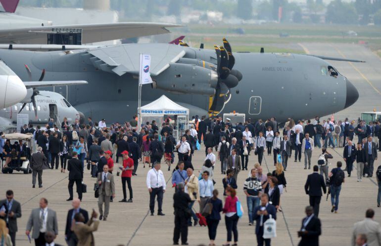 An Airbus A400M is moved on the tarmac during the opening of the International Paris Airshow at Le Bourget on June 15, 2015. AFP PHOTO ERIC PIERMONT