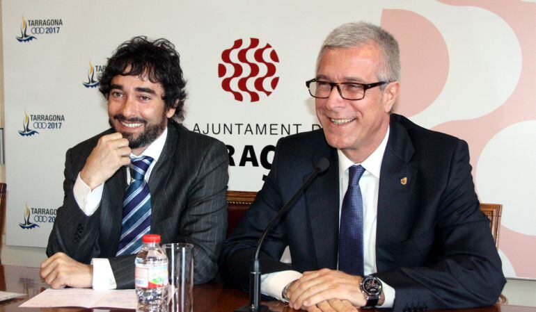 El regidor Carles Castillo i l'alcalde Josep Fèlix Ballesteros.