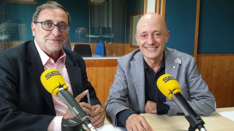 Jesús Manuel Zaballa y Javier Valladares, tertulianos de la Ventana de Cantabria, en el estudio 