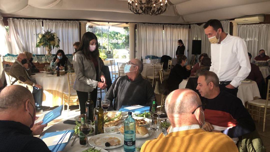 Un momento de la comida con los pedáneos