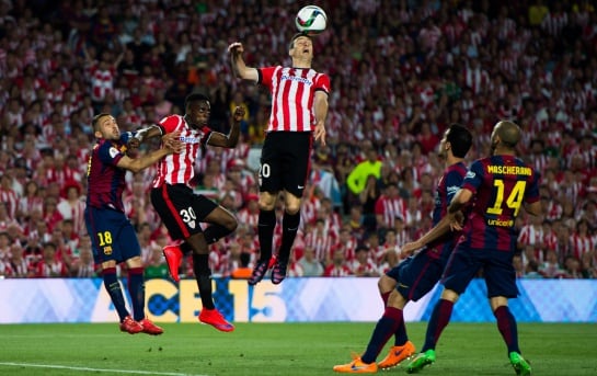 BARCELONA, SPAIN - MAY 30: Aritz Aduriz of Athletic Club tries to head the ball during the Copa del Rey Final between Athletic Club and FC Barcelona at Camp Nou on May 30, 2015 in Barcelona, Spain. (Photo by Alex Caparros/Getty Images)