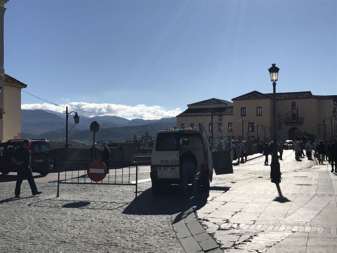 Desde el 21 de octubre no se está regulando el tráfico por el Puente Nuevo
