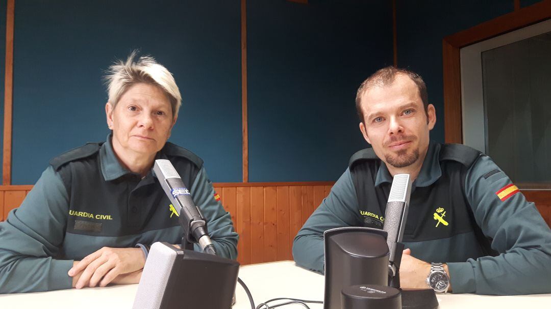 Alicia Ibáñez y Miguel Ángel Lopez en los estudios de Hoy por Hoy Cantabria.