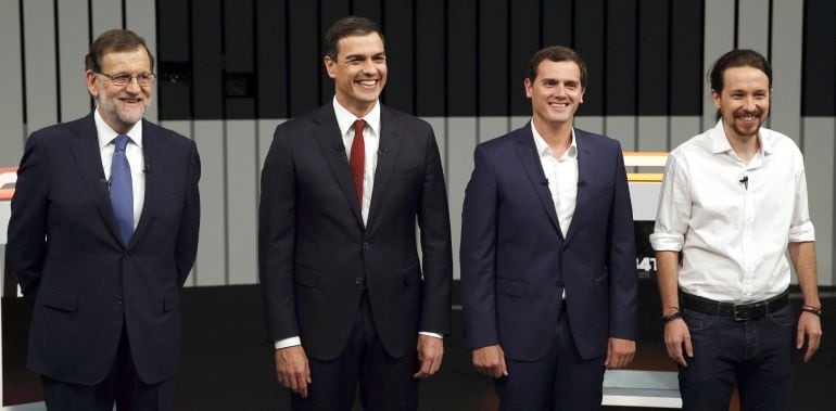 Los cuatro candidatos antes del debate: Mariano Rajoy (i), Pedro Sánchez (2i), Albert Rivera (2d) y Pablo Iglesias (d)