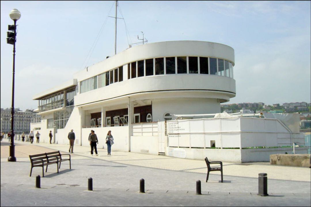 Exterior del náutico donde se produjo la muerte del joven Santi Coca
