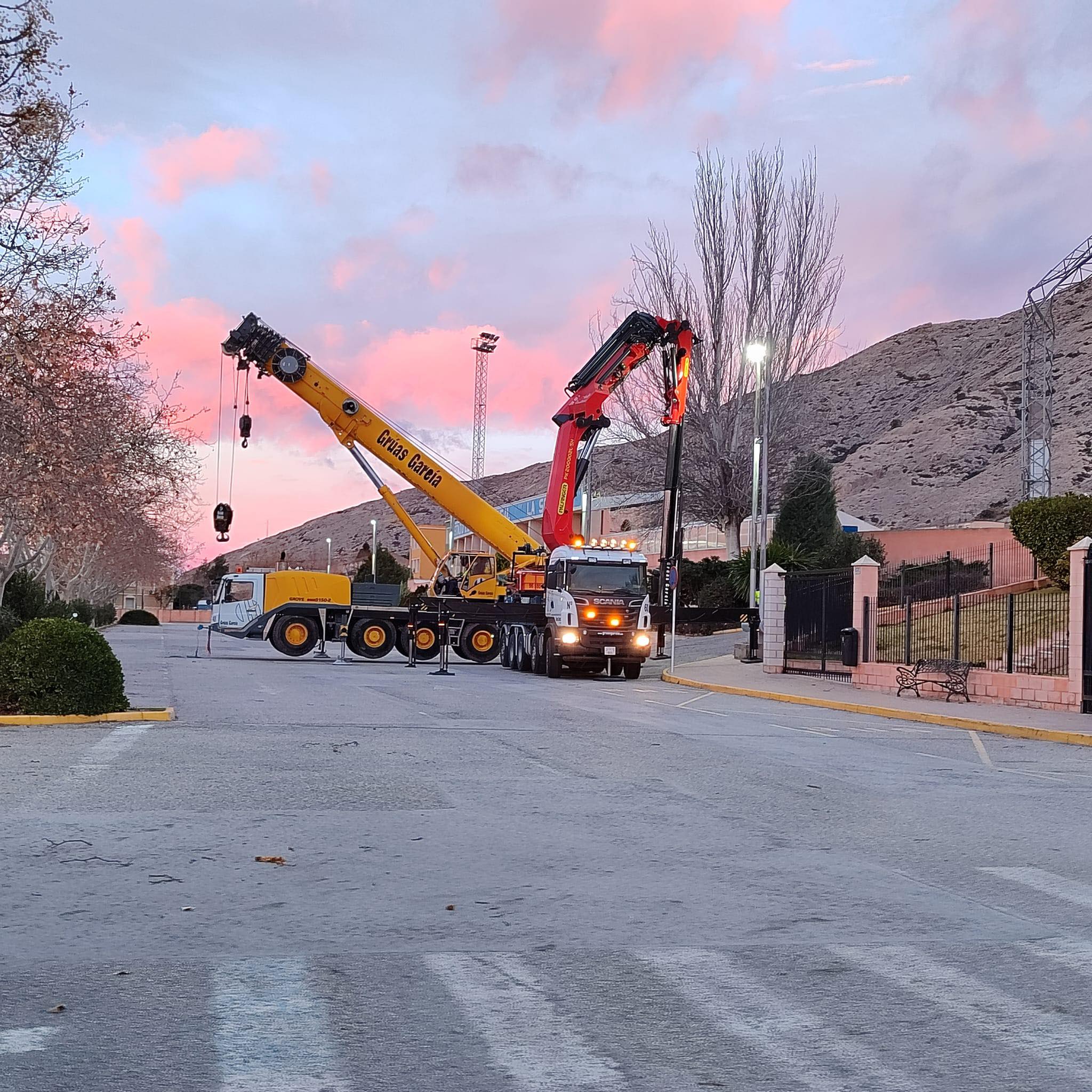 Trabajos de reparación de los daños en el polideportivo