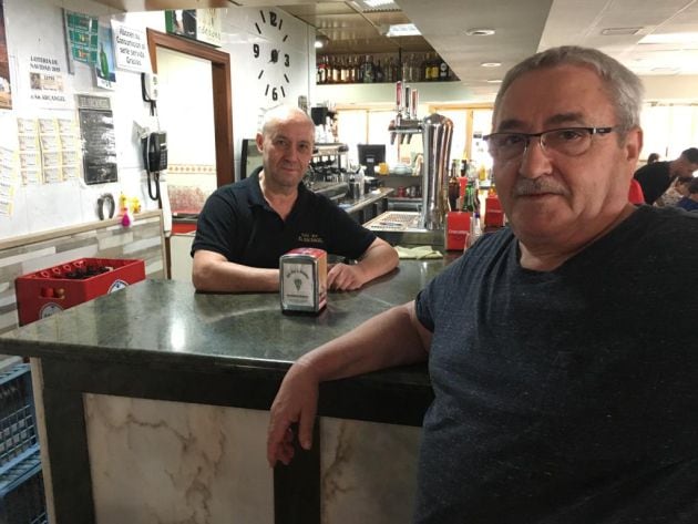 Fernando Hernández y Paco López en el bar El Arcángel