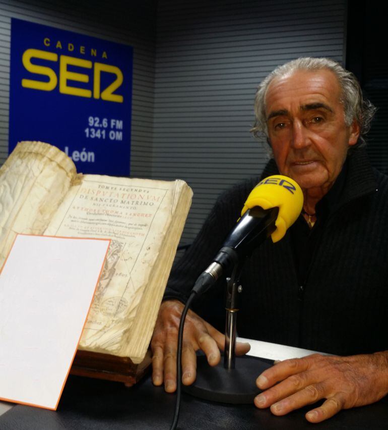 Pepe Muñiz en los estudios de Radio León