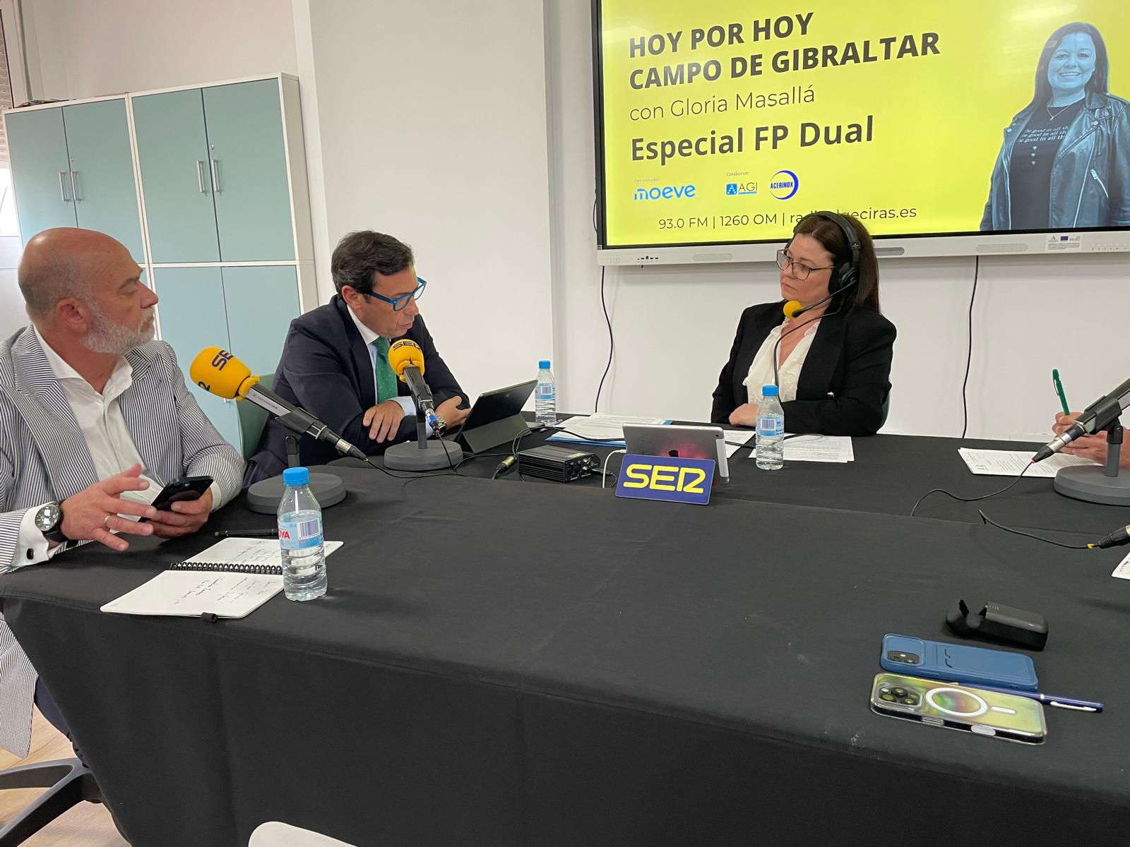Álvaro Álvarez, director de RRHH de Acerinox; Javier Ros Subdelegado junta de Andalucía en el CG y Gloria Masallá.