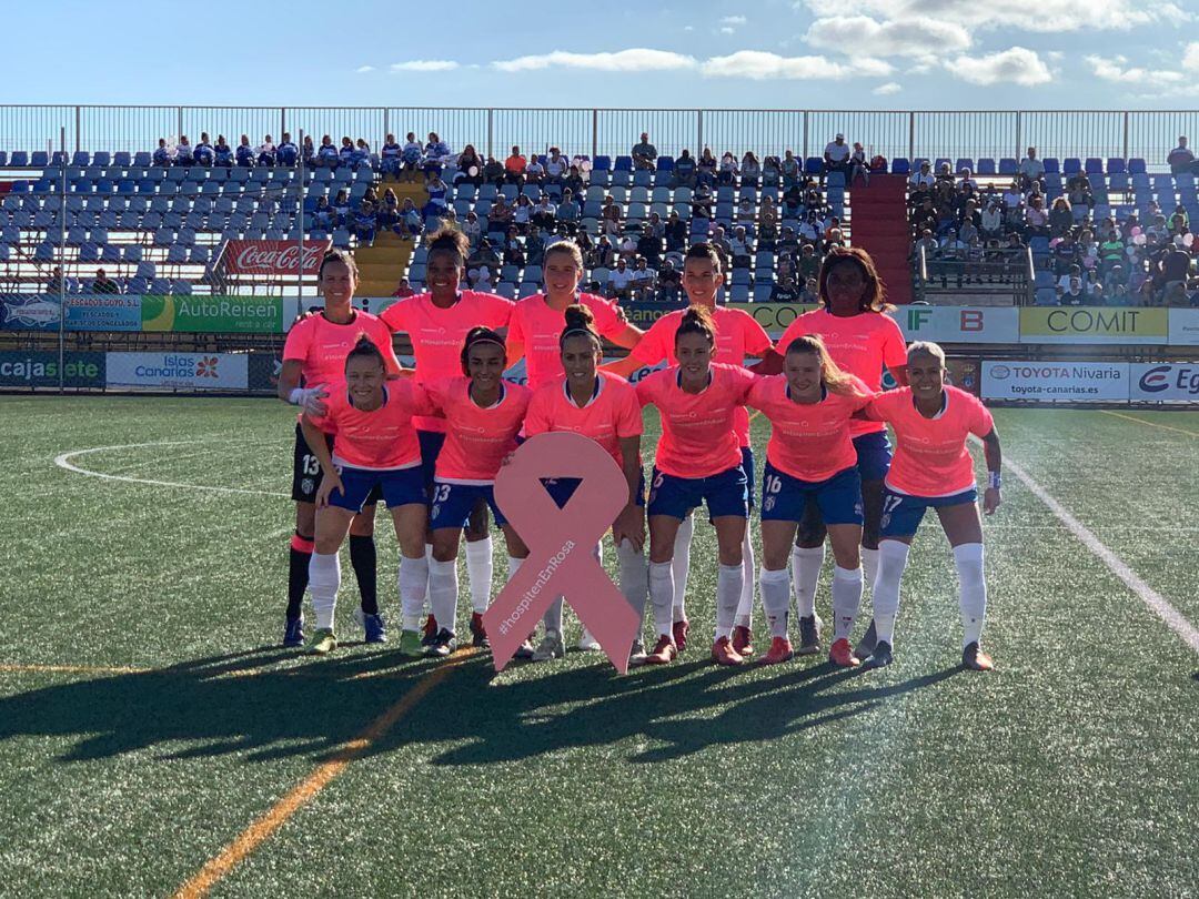 Las tinerfeñas lucieron una camiseta en apoyo al día mundial contra el cáncer de mama