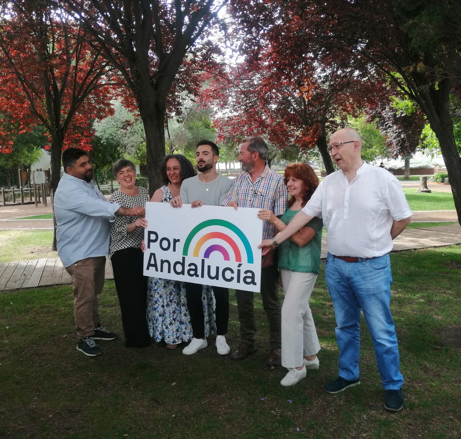 Integrantes de la candidatura cordobesa de la confluencia &#039;Por Andalucía&#039; en los jardines de Orive.