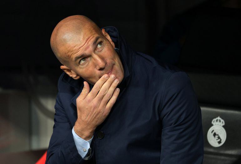 Zidane, en el banquillo del Bernabéu