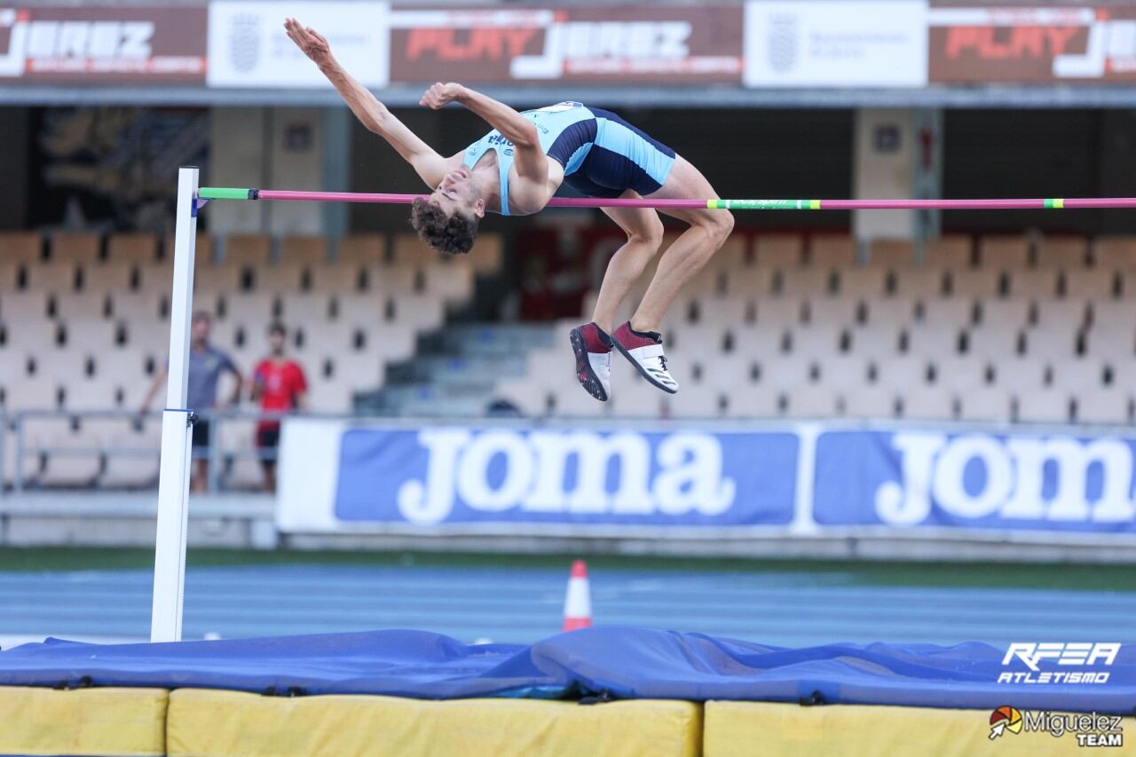 El roquetero en la prueba de salto de altura.
